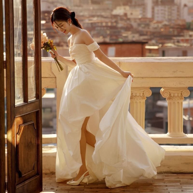 One Shoulder Strapless Simple  - Photography Natural Lighting recensione e prezzo
