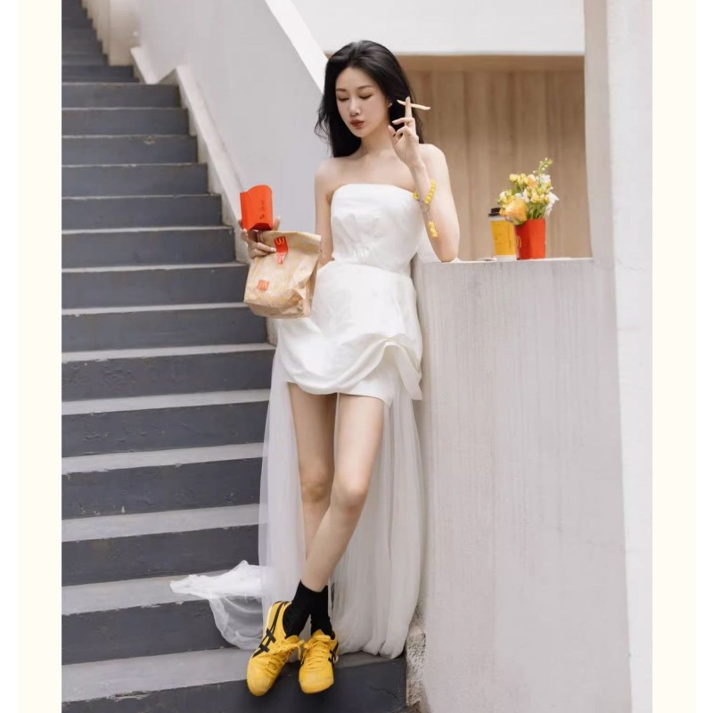 French White Strapless Morning - Photography Natural Lighting recensione e prezzo